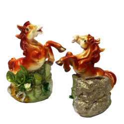 Pokladnička „Zlatý kůň v bambusu s kallami“ 11,5×7×13,2 cm