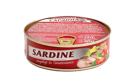 detail Sardina v rajčatové omáčce 156g