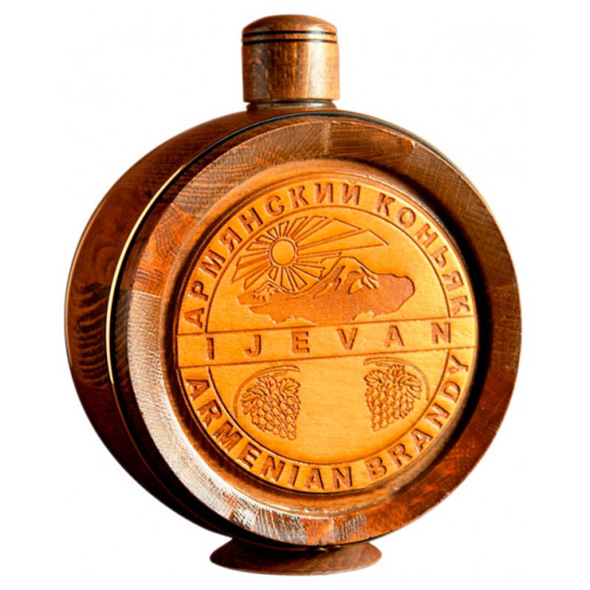 detail Brandy dřevěný sud 7 let 0,7L 40% IJEVAN