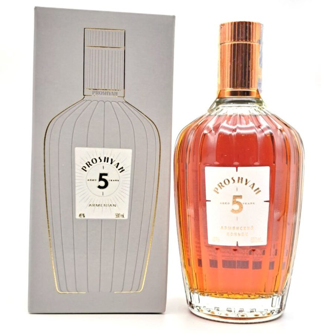 detail Brandy 5 rokov 0,5L 40% PROSHYAN 